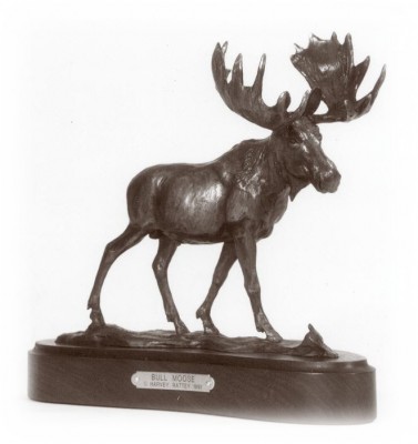 Bronze sculpture of a bull moose.