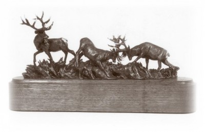 Bronze sculpture of elk.