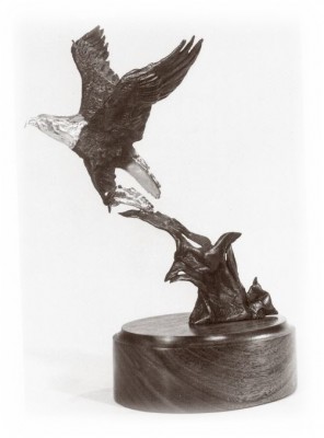 Bronze sculpture of a fishing eagle.