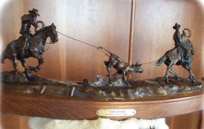 Bronze sculpture of team ropers.