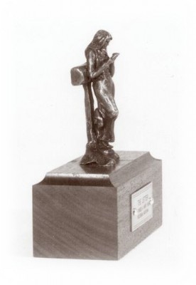 Bronze sculpture of a young woman engrossed in a letter.